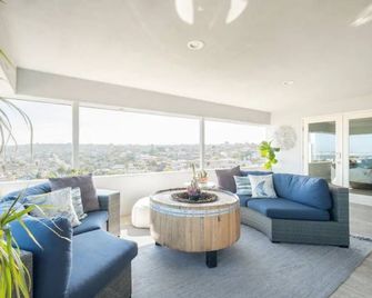 Upgraded Pt Loma Panoramic Views - 1 Bedroom Suite - سان دييغو - غرفة معيشة