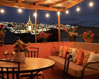 Rincón Familiar Hostel Boutique - Quito - Balcone