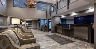 La Quinta Inn & Suites by Wyndham Anchorage Airport - אנקוראג' - לובי