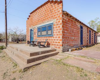 4 Mi to Davis Mountains State Park: Family Retreat - Fort Davis - Gebäude