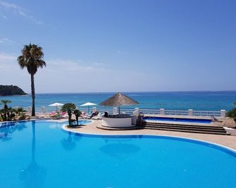 Cala Petrosa Resort - Parghelia - Piscina