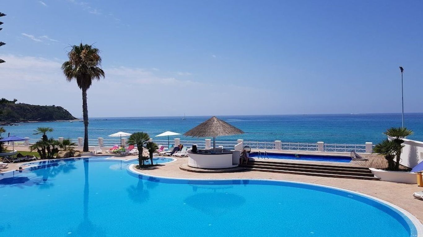 Cala Petrosa Resort