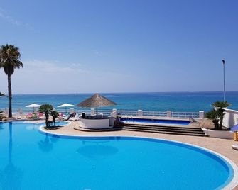 Cala Petrosa Resort - Parghelia - Pool