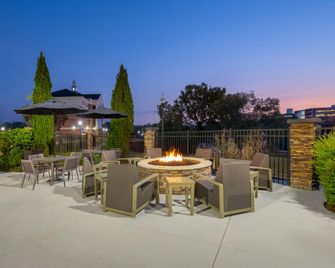 Courtyard by Marriott Columbus Phenix City/Riverfront - Phenix City - Patio