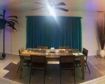 5️luxe Sanitized Home, Sleeps 7, Swim Pool/Game Rm - Glendale - Jadalnia