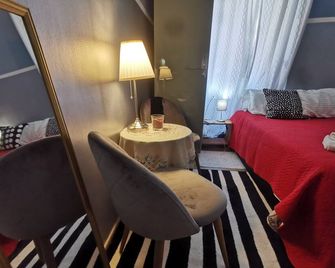 Roman Holidays Hostel - Roma - Habitación