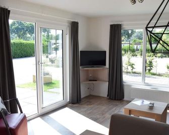 Chalet Retreat Near Forest - Voorthuizen - Living room