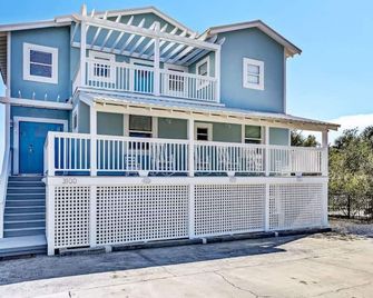 The Reef - Cozy Hideaway - Private Patio - Located Steps from the Beach - Fernandina Beach - Rakennus