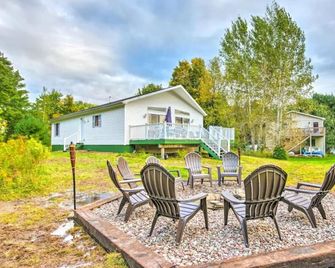Elk Mountain Lake House and Ski Lodge! - Union Dale - Patio