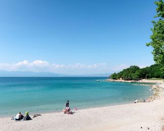 Apartment Jurkovic-2 by Interhome - Njivice - Plaża