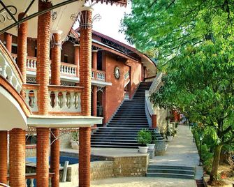 Welcomheritage Taragarh Palace - Pālampur - Außenansicht