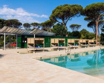 1881 Hotel Balneario Vichy Catalan - Caldes de Malavella - Piscina
