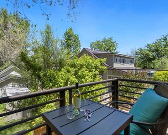 Industrial Old Town Bungalow with Free Cruiser Bikes - Fort Collins - Balcony