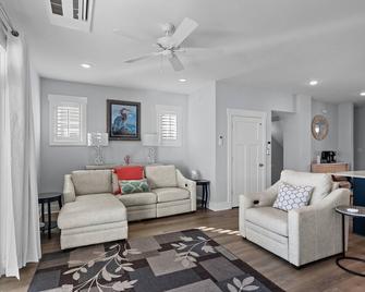 South Breeze 3 Bedroom Townhouse by RedAwning - Beaufort - Living room