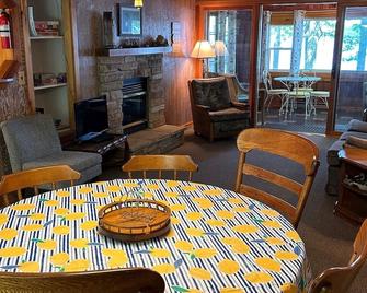 3 bedroom cabin on Lake Shishebogama in Minocqua, WI - Minocqua - Restaurant