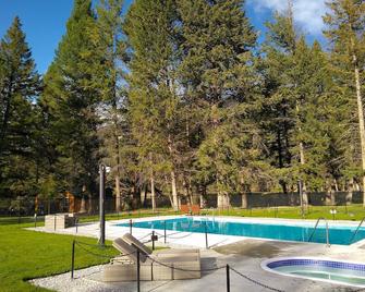 Fairmont Mountain Bungalows - Fairmont Hot Springs - Pool