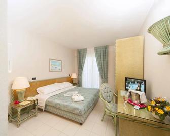 Hotel Ambasciatori - Pineto - Bedroom