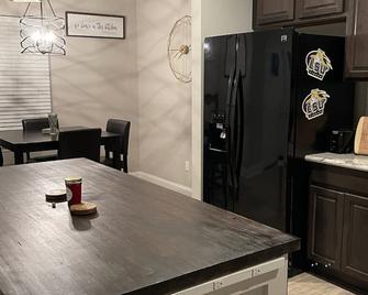 Modern Home near Southern University and BTR airport! - Baker - Dining room