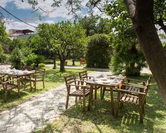 B&B Giardino Nascosto Taviano - Taviano - Patio