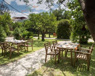 B&B Giardino Nascosto Taviano - Taviano - Innenhof