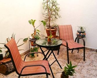 Just a 10 minute walk from the center of Tlaquepaque with garage. - Tlaquepaque - Patio