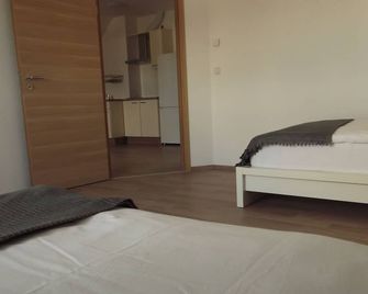 Myhome10, Wiesbaden -Mainz, Apartment No: 10 - Wiesbaden - Schlafzimmer