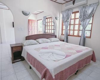 Hotel Tres Banderas - מנואל אנטוניו - חדר שינה