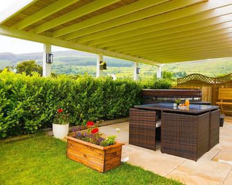 Clonlum Holiday Cottages - Newry - Patio