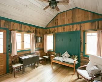 Blue Moon Rising - McHenry - Living room