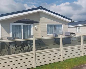 Greenshaw - extremely spacious - Rye Harbour - Patio
