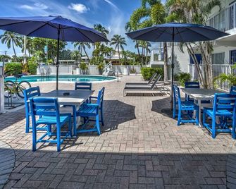 Blue Strawberry by the Sea - Lauderdale-by-the-Sea - Patio