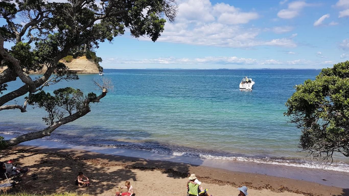Whangaparaoa Lodge