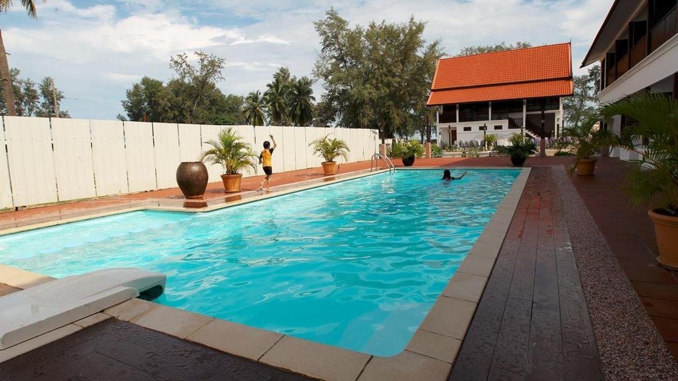 The Manor Beach Resort Besut