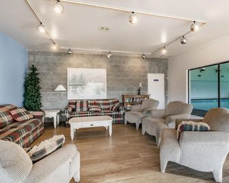 JL 604: Hot Tub, indoor pool 2 Bedroom Condo - Blaine - Living room