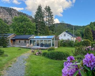 Lovely Home In Flekkefjord With Sauna - Flekkefjord - Bygning