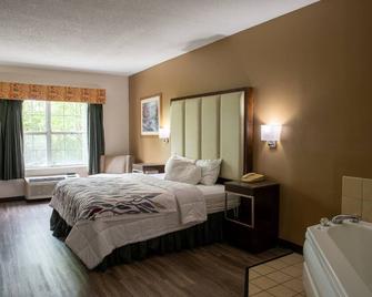 Blisspoint Inn & Suites Marion - Marion - Bedroom