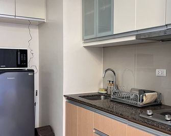 Casa Bella - Your home in the City Walking distance to Venice grand canal mall - Taguig - Kitchen