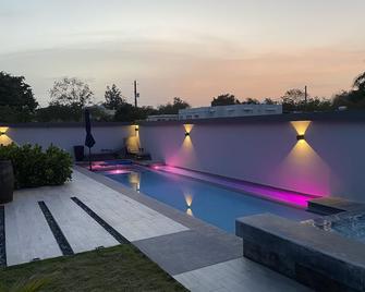 Utopia Luxury Villa - Private Pool, Hydromassage Jacuzzi & Near Amazing Beaches - Hatillo - Pool