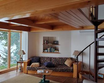 Swan Lake Lakehouse with Bunkhouse and Private Sand Beach - Searsport - Living room