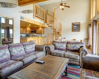 The Lodge At Duck Creek: Deer Tracks Suite - Duck Creek Village - Sala de estar