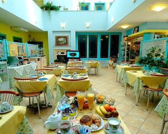 德爾卡索酒店 - 普拉塔港 - 普拉（薩丁島） - 餐廳