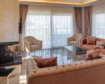 comfort 4-bedroom villa in Yalova with pool jacuzy fitness/WIFI and AC. - Yalova - Salon
