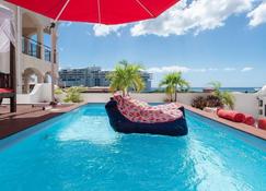 Luxury Penthouse, Lagoon and Ocean Views - Lowlands - Zwembad