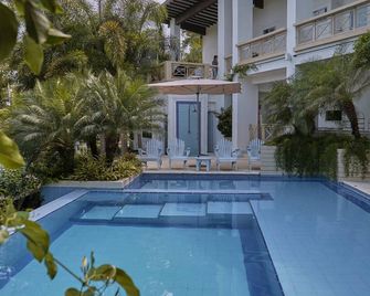 El Bosque Hotel Boutique - Puerto Triunfo - Piscina