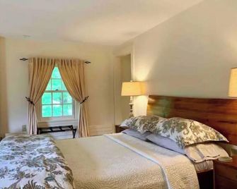 Elm Suite with a Private Bathroom in front of Smith College Quadrangle - Northampton - Ložnice
