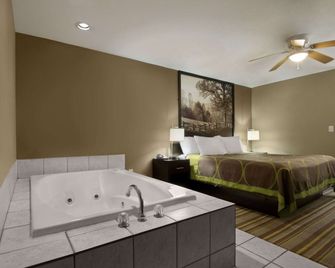 Super 8 by Wyndham Tupelo Airport - Tupelo - Phòng ngủ