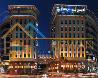 Male/Female Separate Rooms Dormitory Single & Bunk Beds Baniyas Metro Station - Dubai - Building