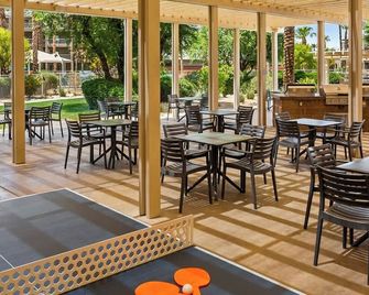 WorldMark Indio 2 Bedroom, 2 Bath Condo - Shuttle to Coachella - Indio - Restaurant