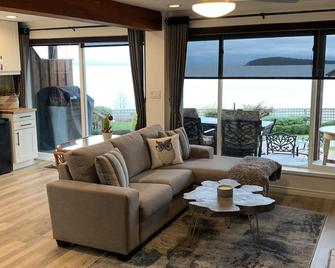 5 star ocean view accommodation - Sechelt - Wohnzimmer