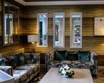 Seafield Arms Hotel Self Catering Cottages - Cullen - Huiskamer